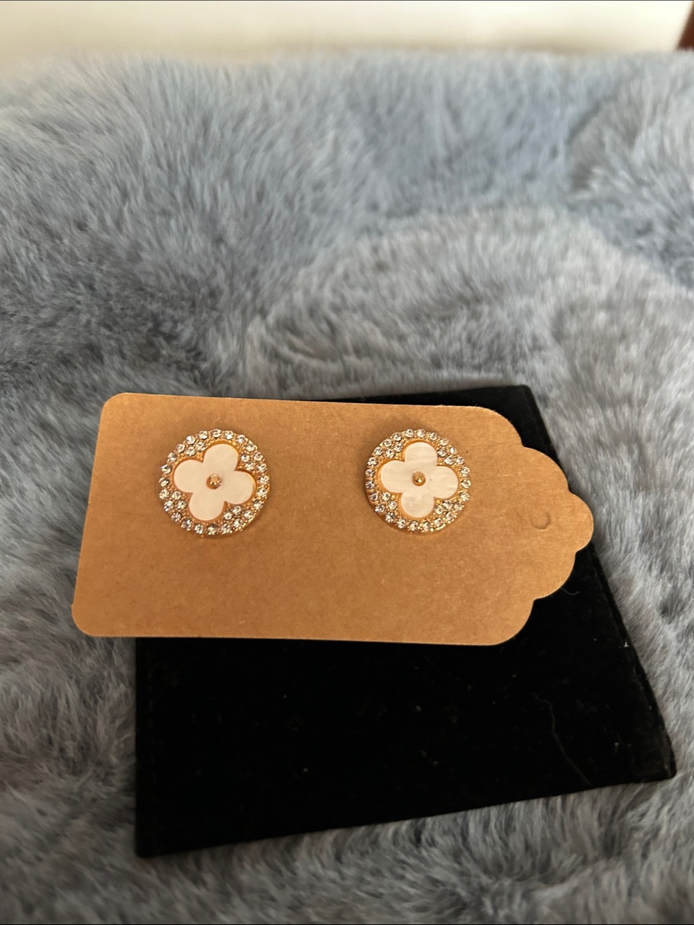 Classic Floral Crystal Circle Stud Earrings in White and Gold